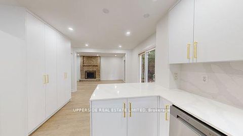 Photo 8 at 646 York Hill Boulevard, Yorkhill, Vaughan