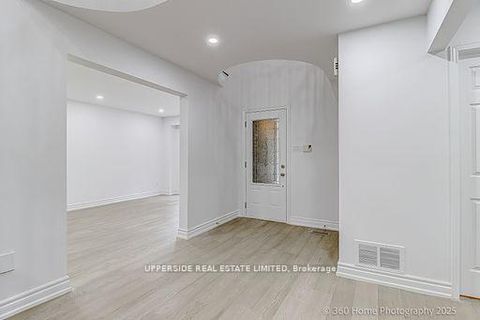 Photo 10 at 646 York Hill Boulevard, Yorkhill, Vaughan