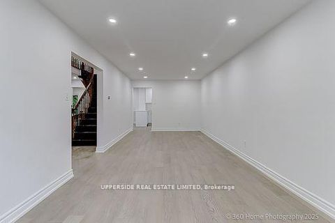 Photo 11 at 646 York Hill Boulevard, Yorkhill, Vaughan