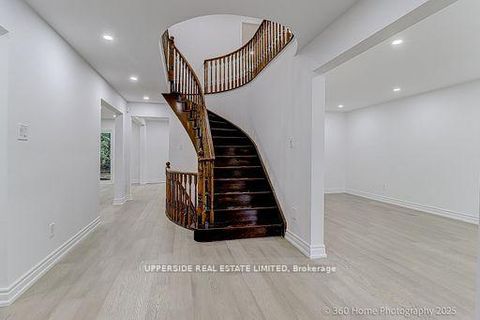 Photo 12 at 646 York Hill Boulevard, Yorkhill, Vaughan