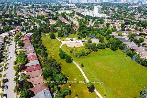 Photo 33 at 646 York Hill Boulevard, Yorkhill, Vaughan