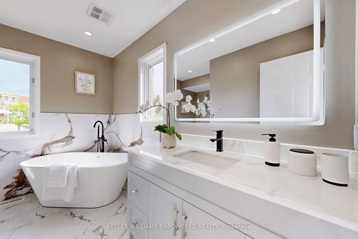 Photo 39 at 71 Mansfield Lane, Markville, Markham