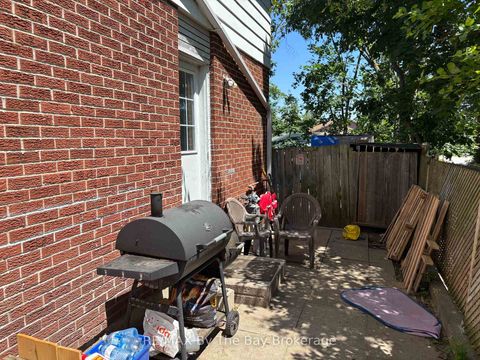 Photo 2 at 43 Christie Crescent, Letitia Heights, Barrie Photo 2 at 43 Christie Crescent, Letitia Heights, Barrie