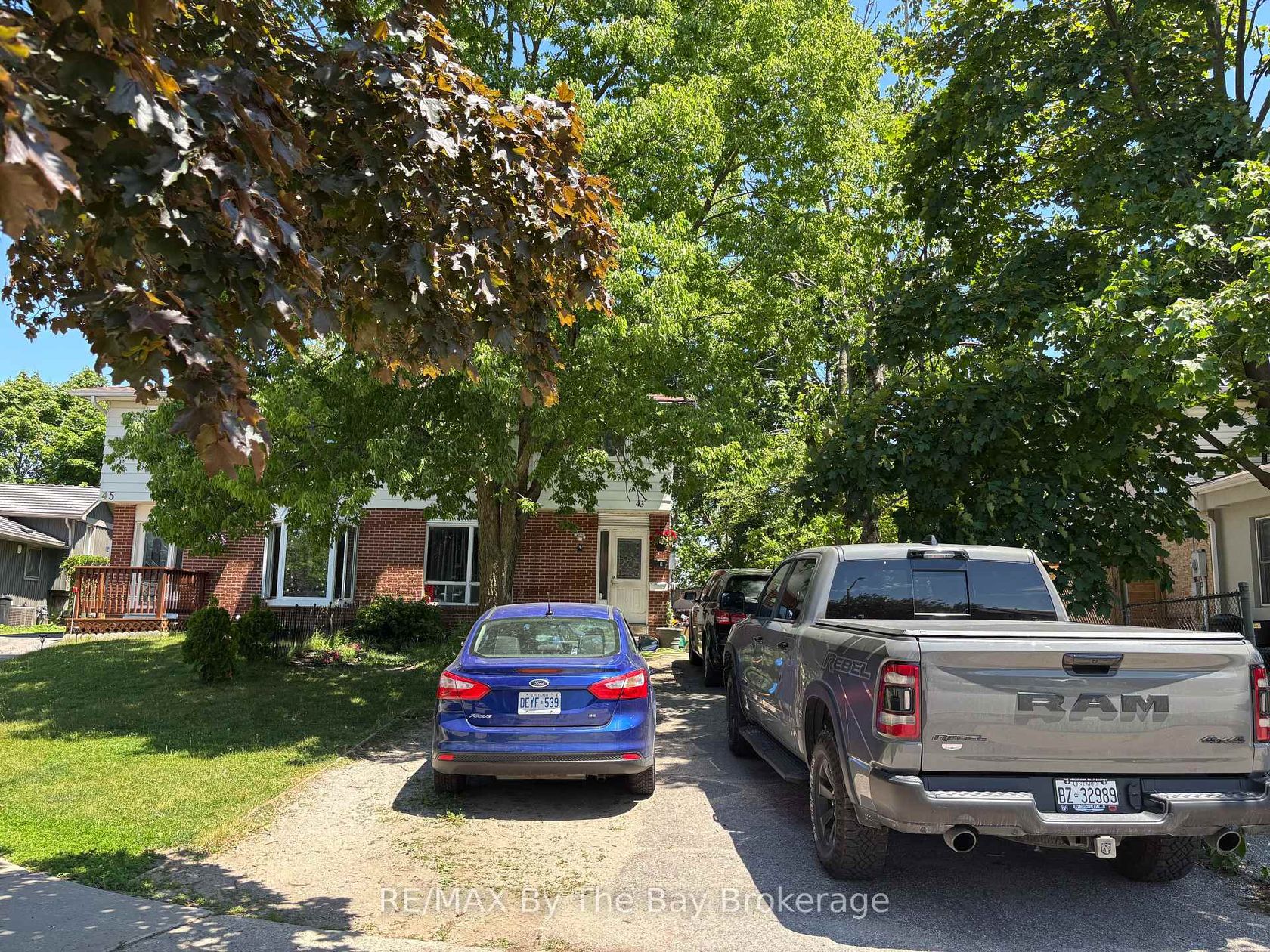 43 Christie Crescent, Letitia Heights, Barrie photo number 2