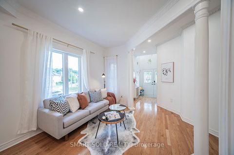 Photo 7 at 54 Sandwood Drive, Patterson, Vaughan