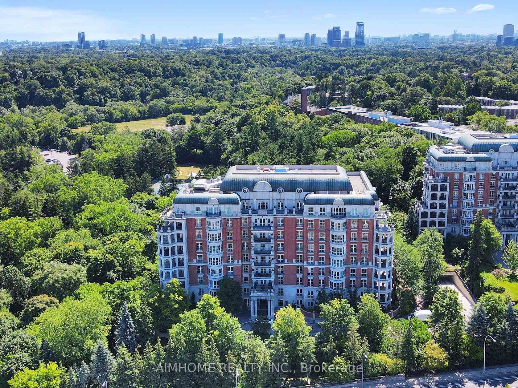 2C - 2 Chedington Place, York Mills, Toronto 