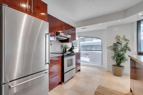 Photo 10 at 411 - 3 McAlpine Street, Annex, Toronto