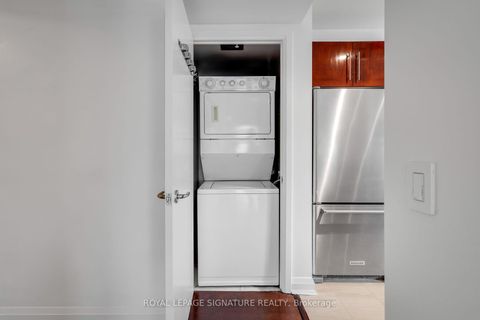 Photo 19 at 411 - 3 McAlpine Street, Annex, Toronto