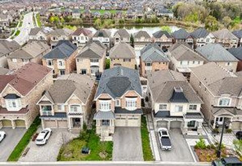 Photo 2 at 19 Madoc Place, Vellore Village, Vaughan