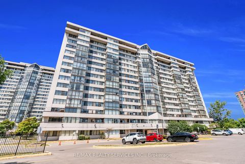 Photo 2 at 306 - 21 Markbrook Lane N, Jamestown, Toronto