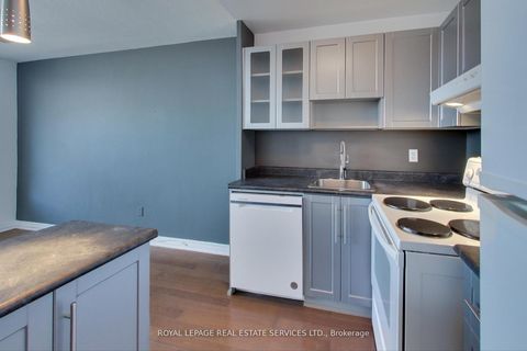 Photo 8 at 1412 - 40 Homewood Avenue, South St. James Town, Toronto
