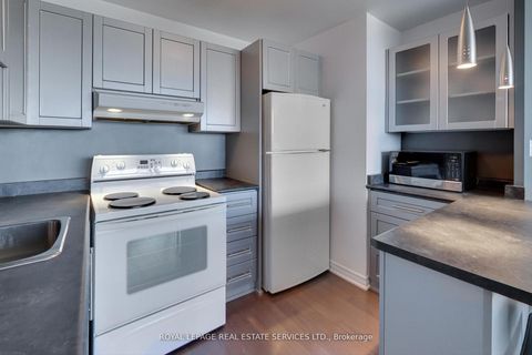 Photo 11 at 1412 - 40 Homewood Avenue, South St. James Town, Toronto