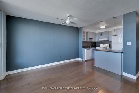 Photo 13 at 1412 - 40 Homewood Avenue, South St. James Town, Toronto