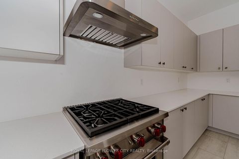 Photo 9 at 518 Kleinburg Summit Way, Kleinburg, Vaughan