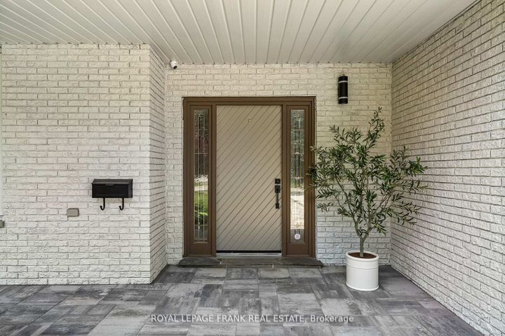 Photo 3 at 251 Sherwood Court, Northglen, Oshawa
