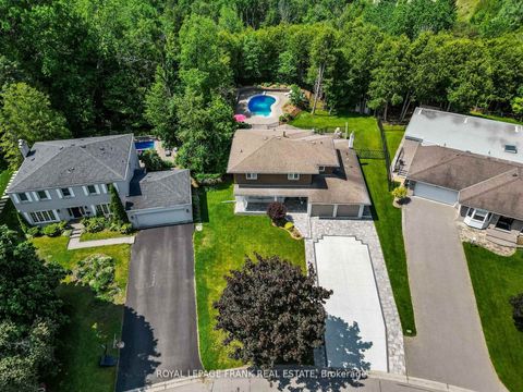 Photo 1 at 251 Sherwood Court, Northglen, Oshawa
