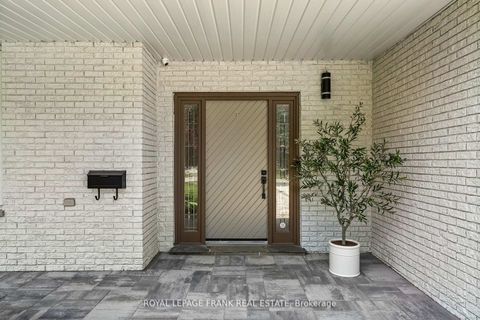 Photo 3 at 251 Sherwood Court, Northglen, Oshawa