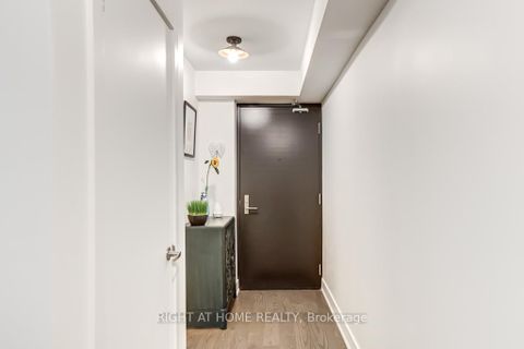 Photo 4 at 210 - 955 Bay Street, Bay Street Corridor, Toronto