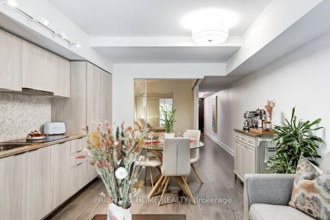 Photo 13 at 210 - 955 Bay Street, Bay Street Corridor, Toronto