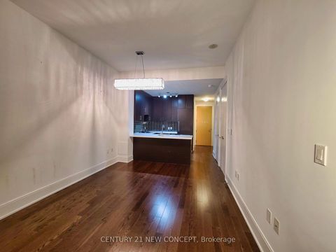 Photo 11 at 526 - 39 Queens Quay E, Waterfront Communities C1, Toronto