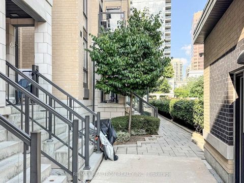 Photo 2 at 105 - 23 Eldora Avenue, Newtonbrook West, Toronto
