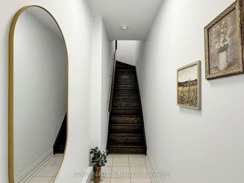 Photo 4 at 105 - 23 Eldora Avenue, Newtonbrook West, Toronto