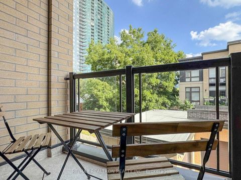 Photo 11 at 105 - 23 Eldora Avenue, Newtonbrook West, Toronto