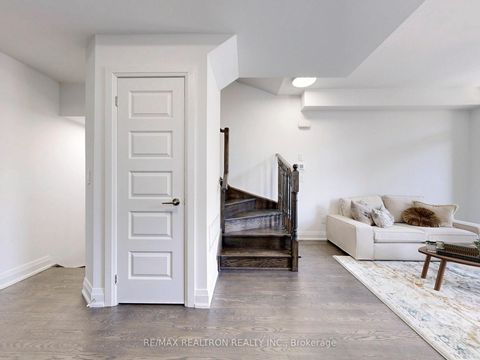Photo 16 at 105 - 23 Eldora Avenue, Newtonbrook West, Toronto