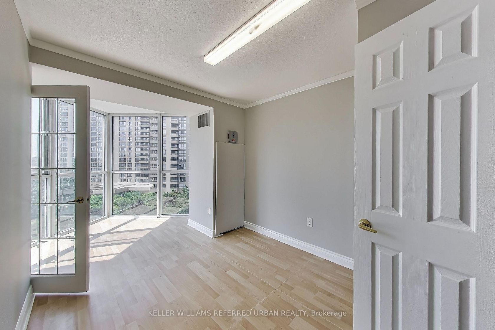 502 - 5 Concorde Place, Don Mills, Toronto by Loree Meneguzzi Real Estate 502 - 5 Concorde Place, Don Mills, Toronto