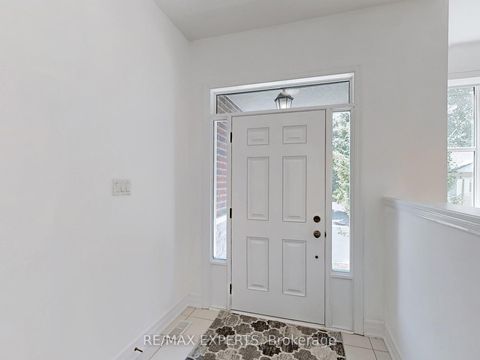 Photo 3 at 5 - 8 Church Street, Maple, Vaughan