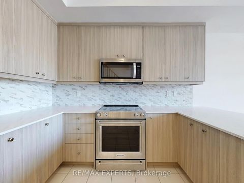 Photo 7 at 5 - 8 Church Street, Maple, Vaughan