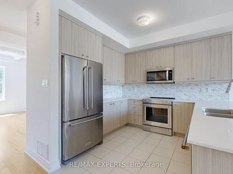 Photo 8 at 5 - 8 Church Street, Maple, Vaughan