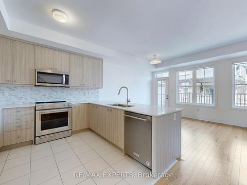Photo 9 at 5 - 8 Church Street, Maple, Vaughan