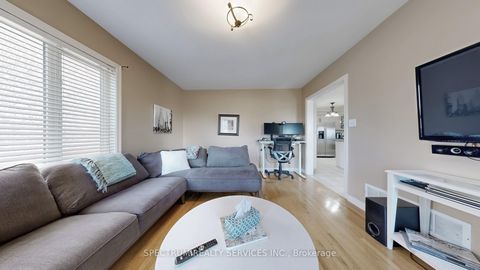 Photo 5 at 24 Cachet Hill Crescent, Sonoma Heights, Vaughan