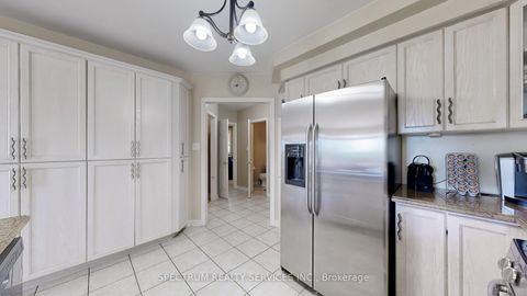 Photo 13 at 24 Cachet Hill Crescent, Sonoma Heights, Vaughan