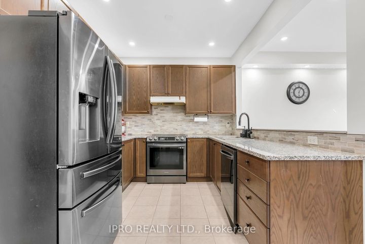 Photo 12 at 564 Bessborough Drive, HA Harrison, Milton