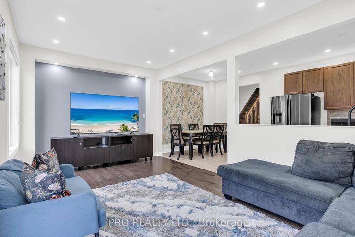 Photo 15 at 564 Bessborough Drive, HA Harrison, Milton