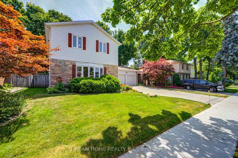 Photo 2 at 811 Huntingwood Drive, Sullivan, Toronto