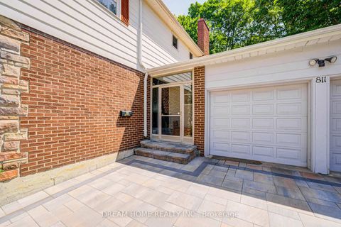 Photo 3 at 811 Huntingwood Drive, Sullivan, Toronto