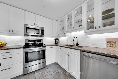 Photo 12 at 1002 - 30 Harding Boulevard W, North Richvale, Richmond Hill