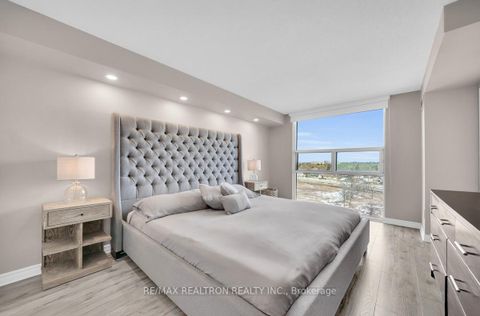 Photo 15 at 1002 - 30 Harding Boulevard W, North Richvale, Richmond Hill