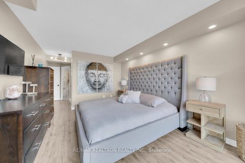 Photo 16 at 1002 - 30 Harding Boulevard W, North Richvale, Richmond Hill