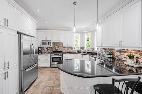 Photo 6 at 130 Innville Crescent, BR Bronte, Oakville
