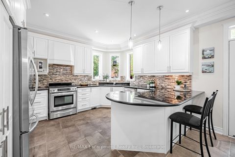 Photo 9 at 130 Innville Crescent, BR Bronte, Oakville