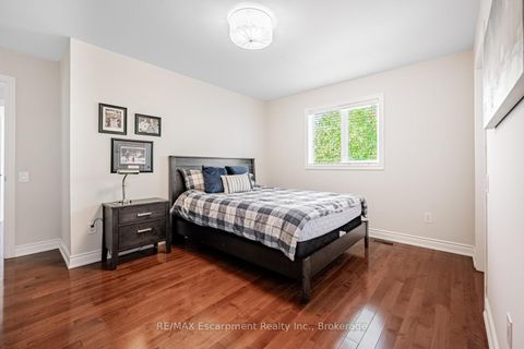 Photo 24 at 130 Innville Crescent, BR Bronte, Oakville