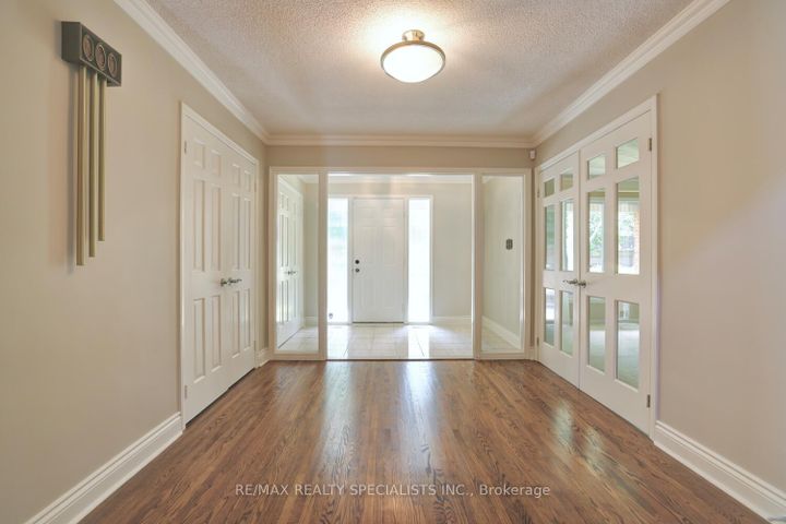Photo 2 at 1677 Sherwood Forrest Circle, Sheridan, Mississauga