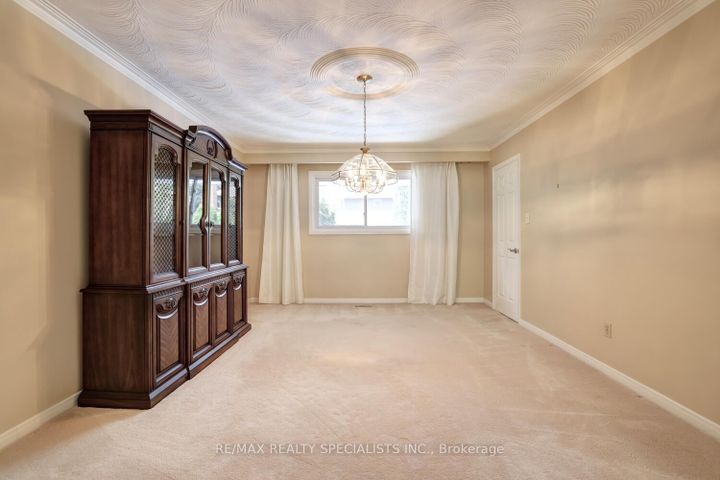 Photo 7 at 1677 Sherwood Forrest Circle, Sheridan, Mississauga