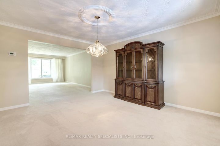 Photo 8 at 1677 Sherwood Forrest Circle, Sheridan, Mississauga