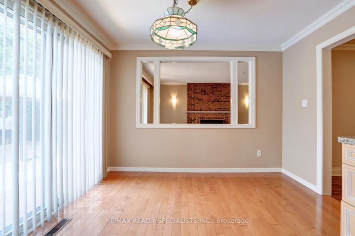 Photo 13 at 1677 Sherwood Forrest Circle, Sheridan, Mississauga
