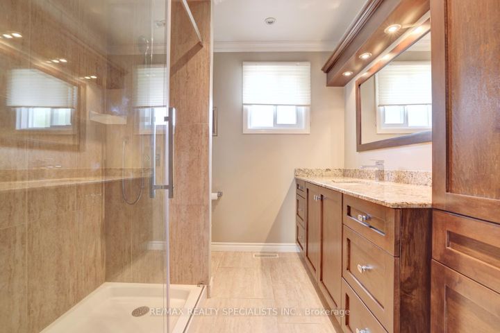 Photo 20 at 1677 Sherwood Forrest Circle, Sheridan, Mississauga